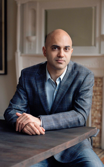 Ayad Akhtar erhält den Edward M. Kennedy Prize for Drama Inspired by American History für seinen Wirtschaftsthriller JUNK